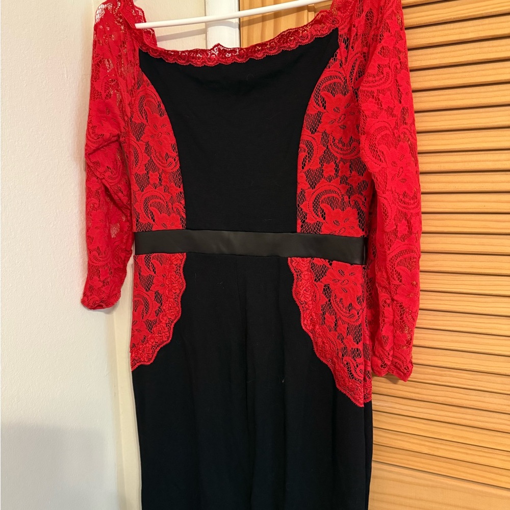 VENUS Black and Red Off the Shoulder Long Sleeve Sheath Dress